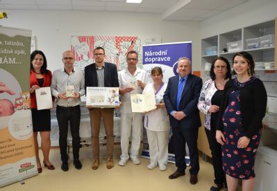 Jednadvacet nových přístrojů zajistí bezpečný spánek novorozenců ve Vítkovické nemocnici