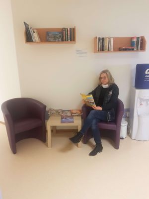 Pacienti Vítkovické nemocnice mají vlastní knihobudku