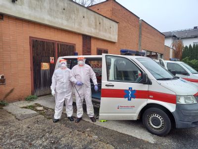 Sanitky Nemocnice AGEL Ostrava-Vítkovice jsou enormně vytížené. Roste počet covidových pacientů
